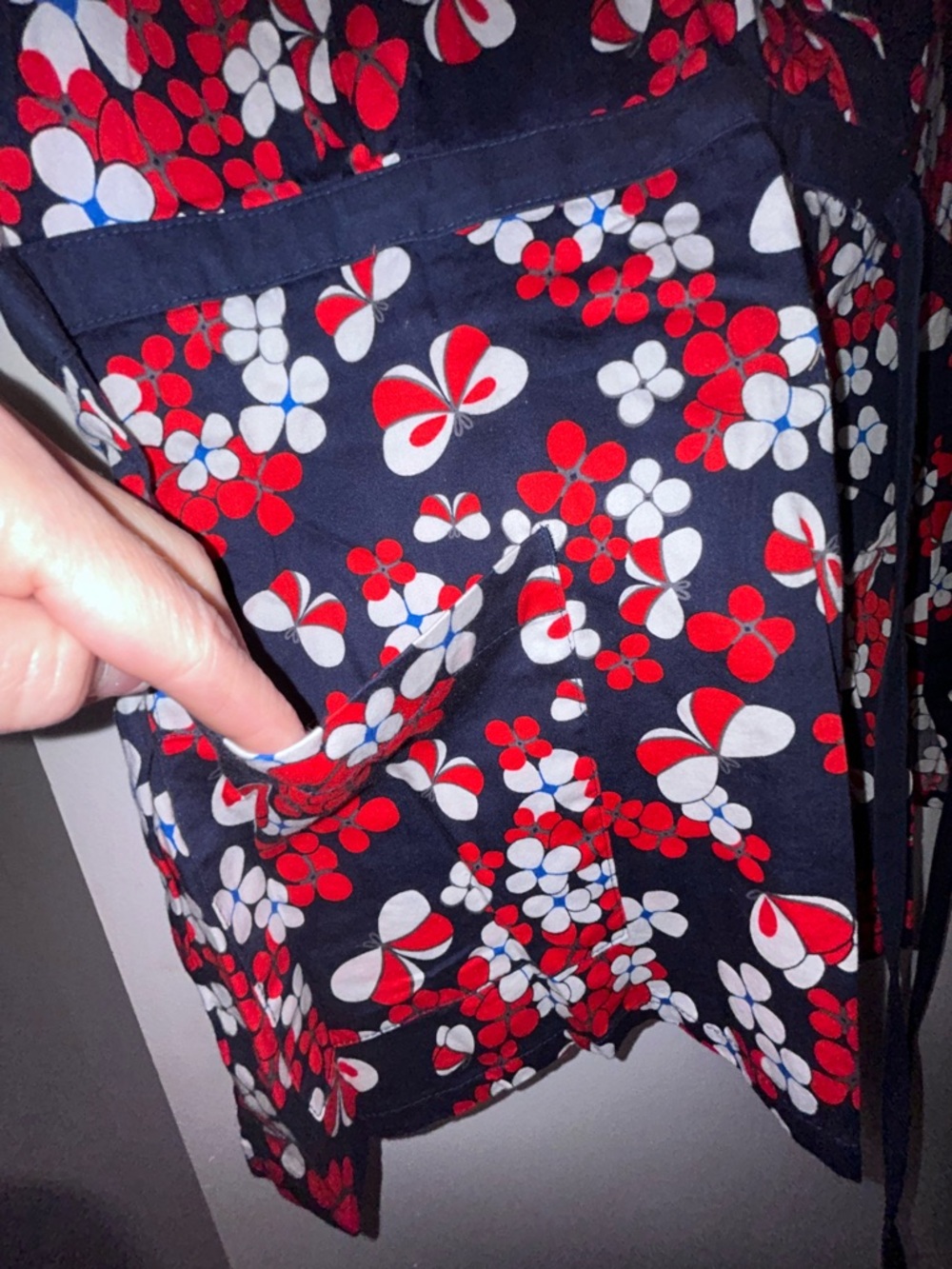 Bundle of Two Scrubs Tops - Picture 5 of 12